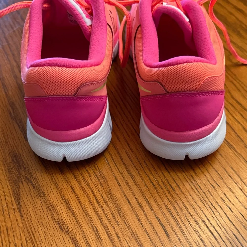 Nike Kids Size 6.5Y Pink Mesh Athletic Sneakers